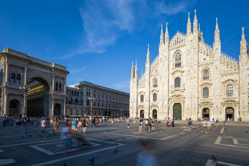 Milan Flight Deals with DealswithAI